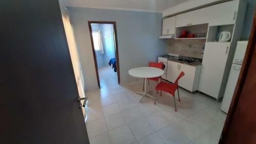 Apartamento Departamento C�modo, Muy Iluminado Y Bien Ubicado.