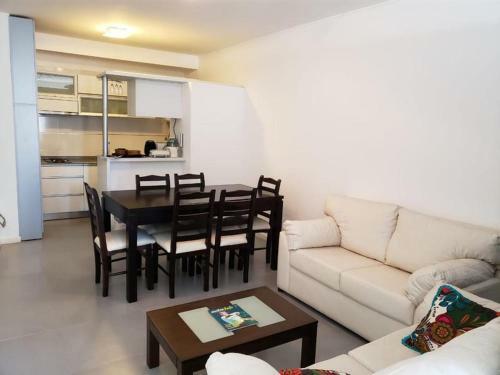 Apartamento Amplio C�modo, C�ntrico, Cochera Piscina Y Quincho