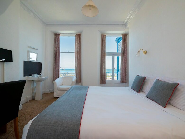 Whitehouse Hotel