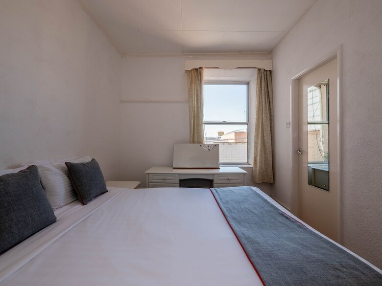 Whitehouse Hotel