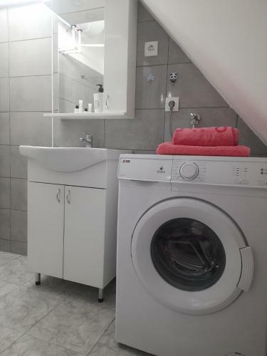 Family Apartmani Le