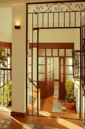Hostal San Juan Suites