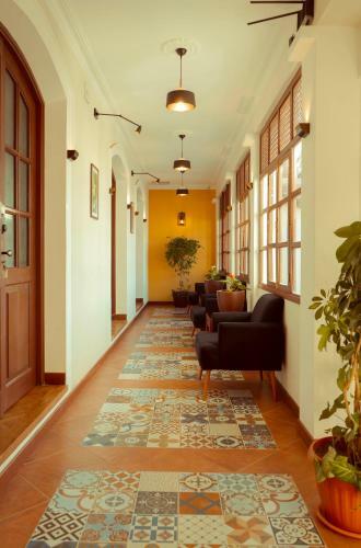 Hostal San Juan Suites
