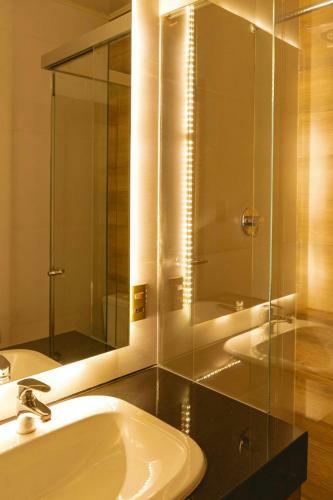 Hostal San Juan Suites