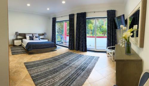 Hostal Chal� D'angra Guest House