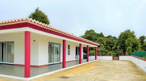 Hostal Chal� D'angra Guest House