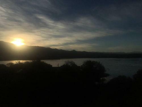 Caba�a A Orillas Del Lago