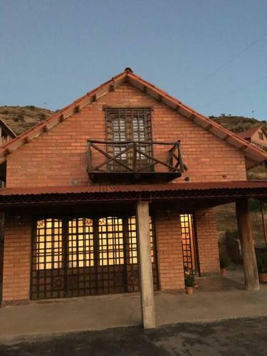 Caba�a A Orillas Del Lago