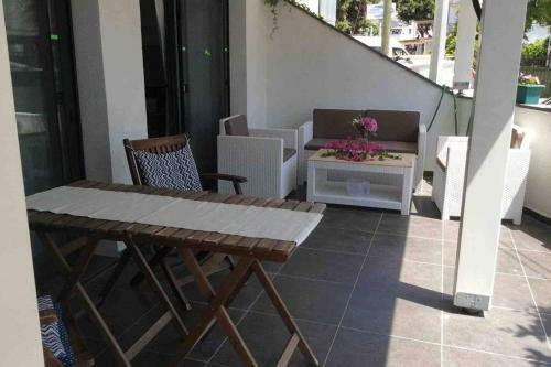 100 M To Beach, Entire Cozy Apartment With Patio