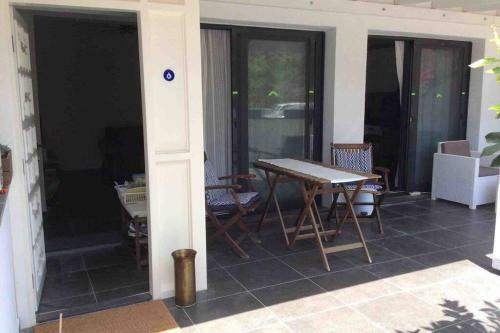 100 M To Beach, Entire Cozy Apartment With Patio