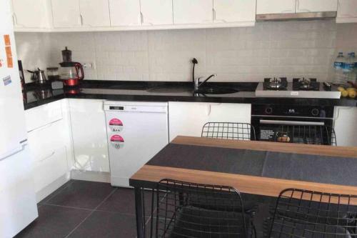 100 M To Beach, Entire Cozy Apartment With Patio