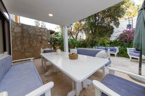Villa Charming Duplex 2 Min Walk To Torba Beach In Bodrum