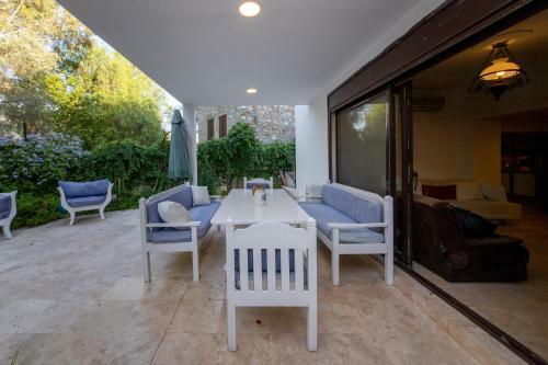 Villa Charming Duplex 2 Min Walk To Torba Beach In Bodrum