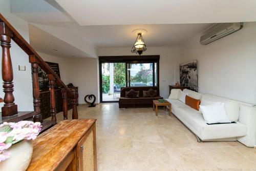 Villa Charming Duplex 2 Min Walk To Torba Beach In Bodrum