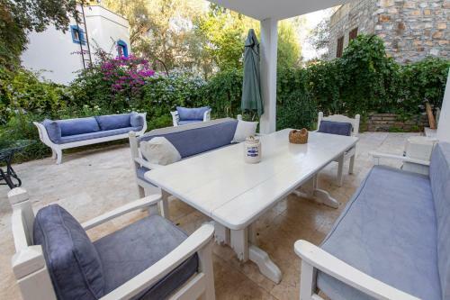 Villa Charming Duplex 2 Min Walk To Torba Beach In Bodrum