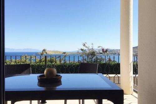 Stilvolle Moderne Villa Mit Pool Und Meerblick.