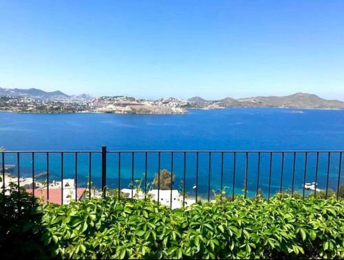 Apartamento Breathtaking Sea View With A Peaceful Garden