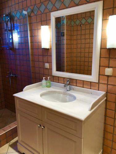 Apartamento Breathtaking Sea View With A Peaceful Garden