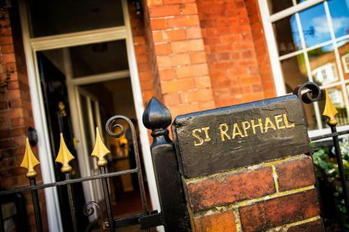 Bed & Breakfast St Raphael Guest House