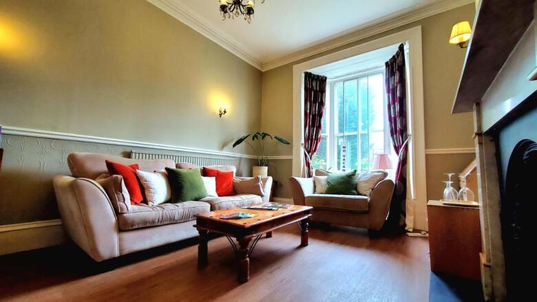 Hostal Holmwood House Guest Accommodation
