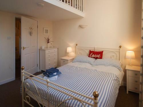 County House Apartment