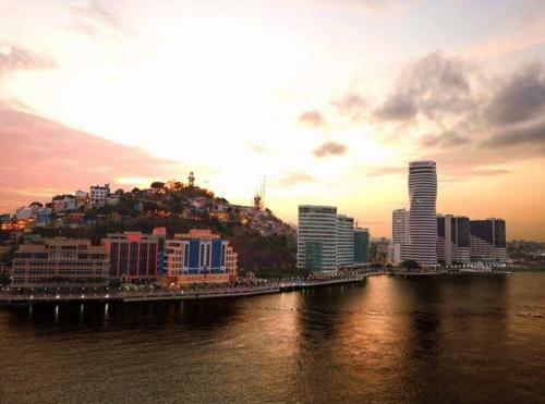 Apartamento Ecu Suites Front View Of River Exclusive Santa Ana
