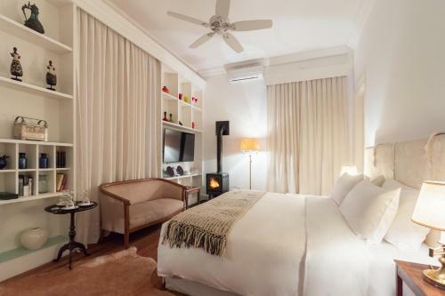 Las Liebres Restaurant & Hotel