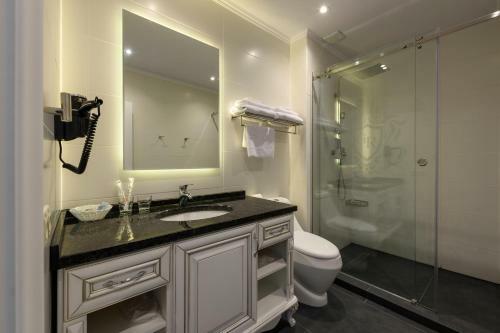 Hotel Grand Royal