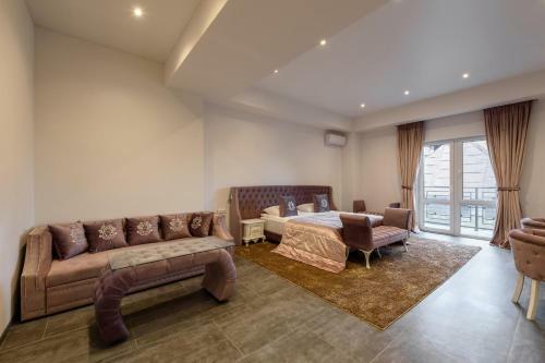 Hotel Grand Royal