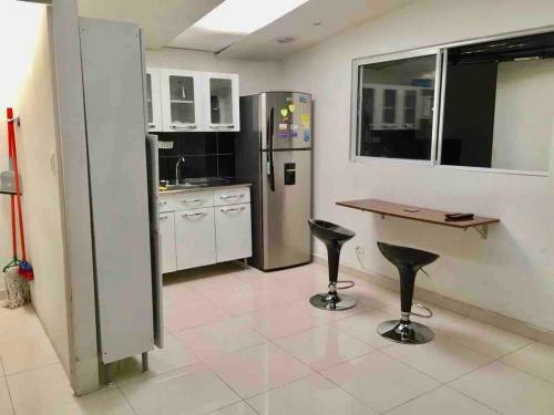 Spacious 2 Bedroom Apartment Central Location 101