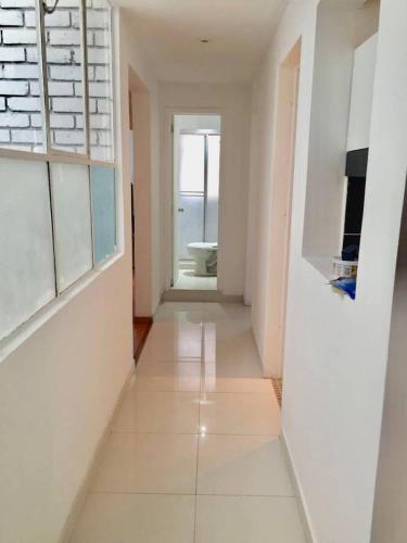 Spacious 2 Bedroom Apartment Great Location (202)