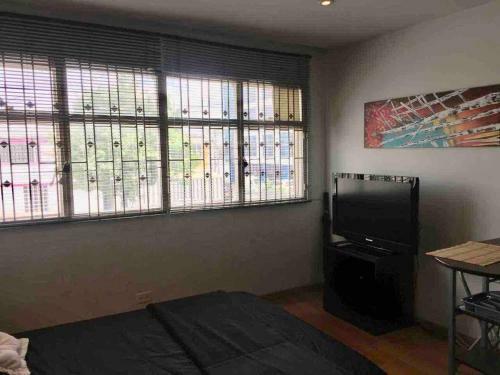 Cosy Studio Apartment Great Location (203)