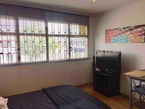 Cosy Studio Apartment Great Location (203)