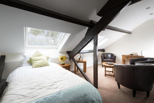Posada Coach House Hotel