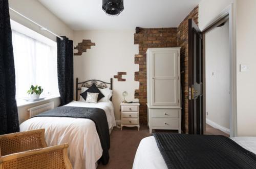 Posada Coach House Hotel