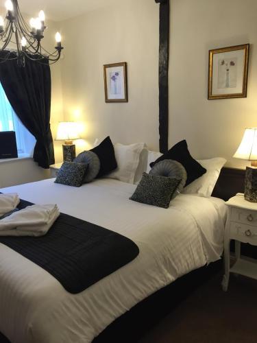 Posada Coach House Hotel