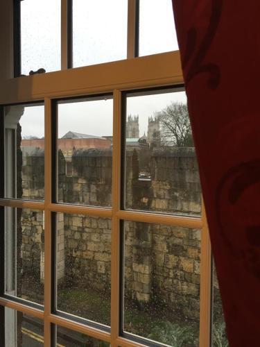 Posada Coach House Hotel