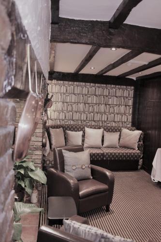 Posada Coach House Hotel