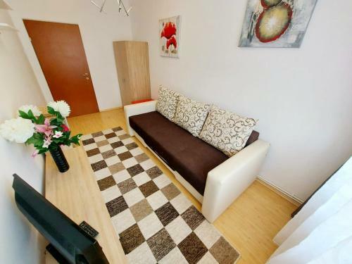 Casa Du?a - Apartament Romina