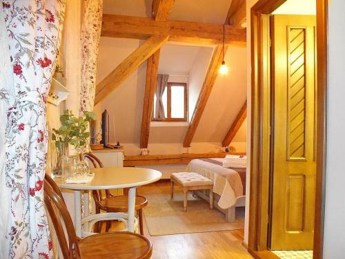 Hostal Wood House Republicii
