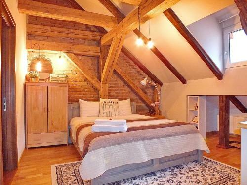 Hostal Wood House Republicii