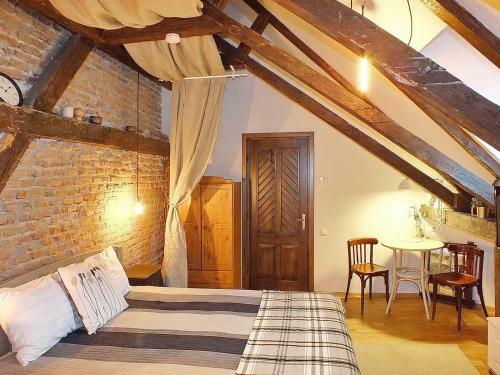 Hostal Wood House Republicii