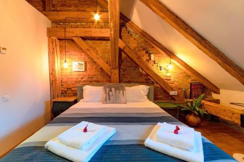 Hostal Wood House Republicii