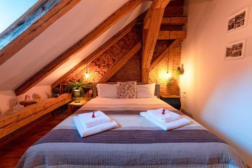 Hostal Wood House Republicii