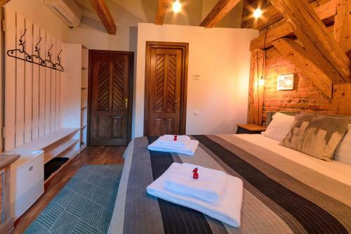 Hostal Wood House Republicii