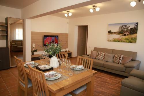 Cozy Apartment In Brasov