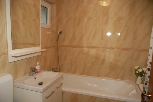 Cozy Apartment In Brasov