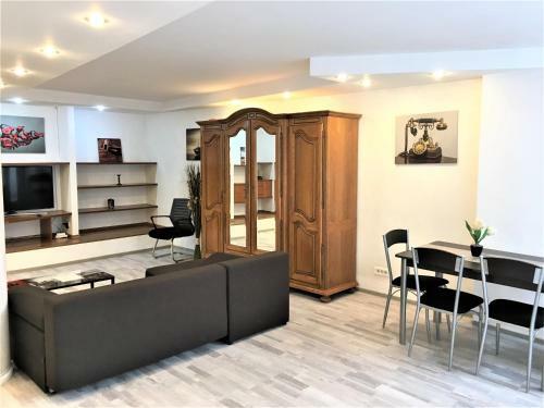 Large Apartment In Ultra-central Location