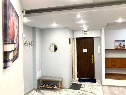 Large Apartment In Ultra-central Location