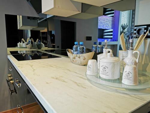 Crystal Central Apartment